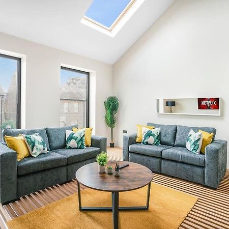 Tottenham Retreat: 4-Bed Family Haven with Games & Parking Apartment London Exterior photo